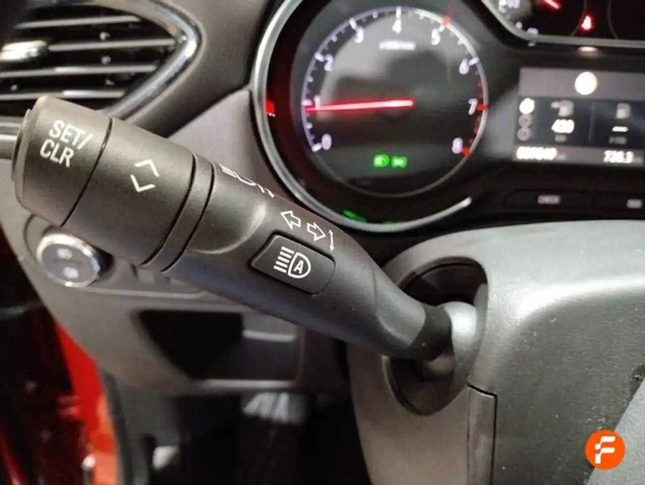 Opel Crossland 1.2 S&S Elegance Pack 110 — معرض صور السيارة 28