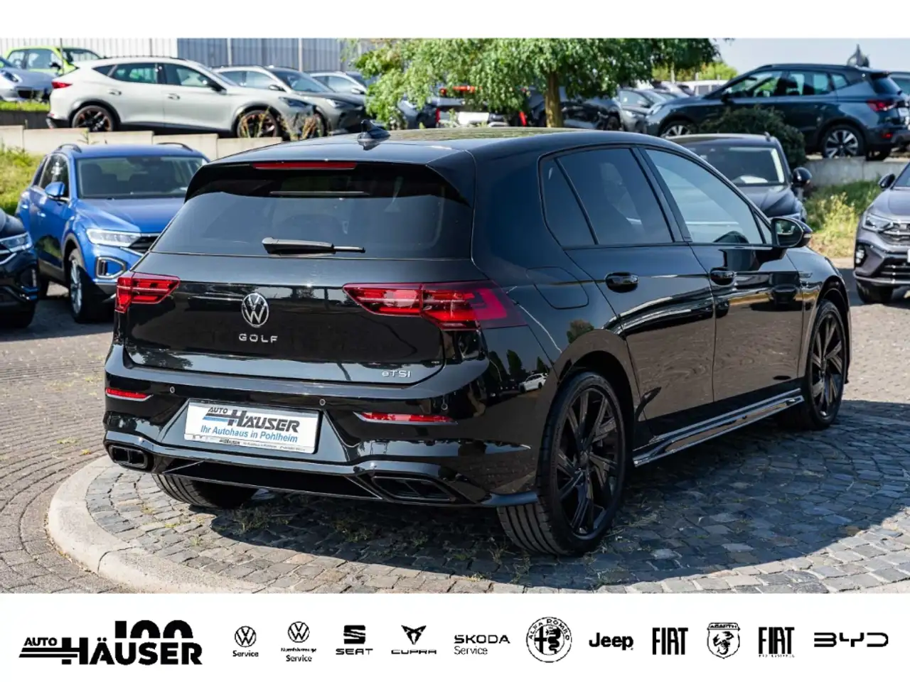 Volkswagen Golf VIII R-Line 1.5 eTSI OPF DSG AHK H&K ACC NAVI REAR — معرض صور السيارة 5