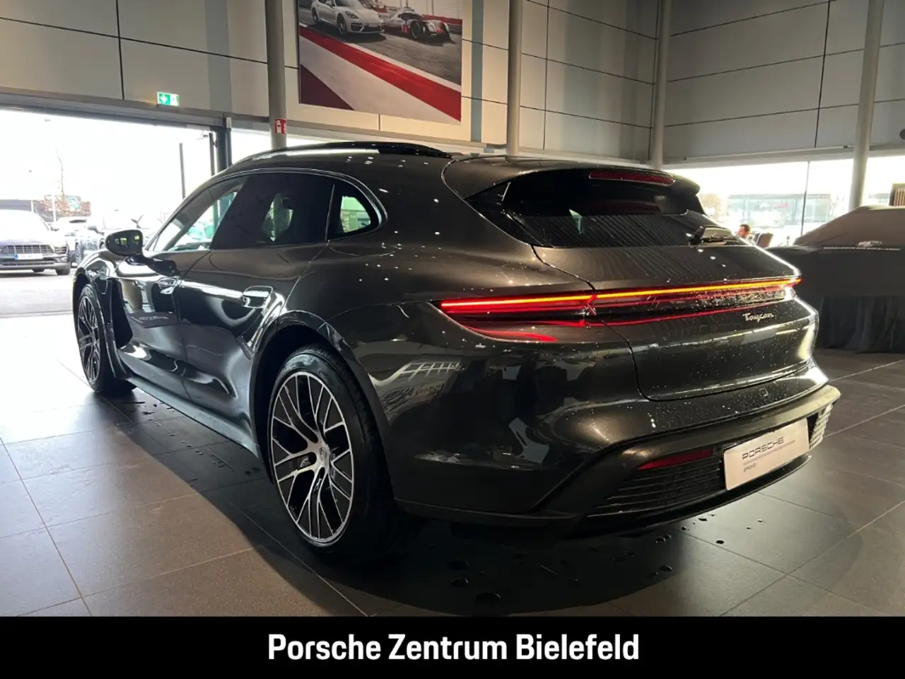 Porsche Taycan Sport Turismo Panoramadach BOSE 20-Zoll — معرض صور السيارة 3