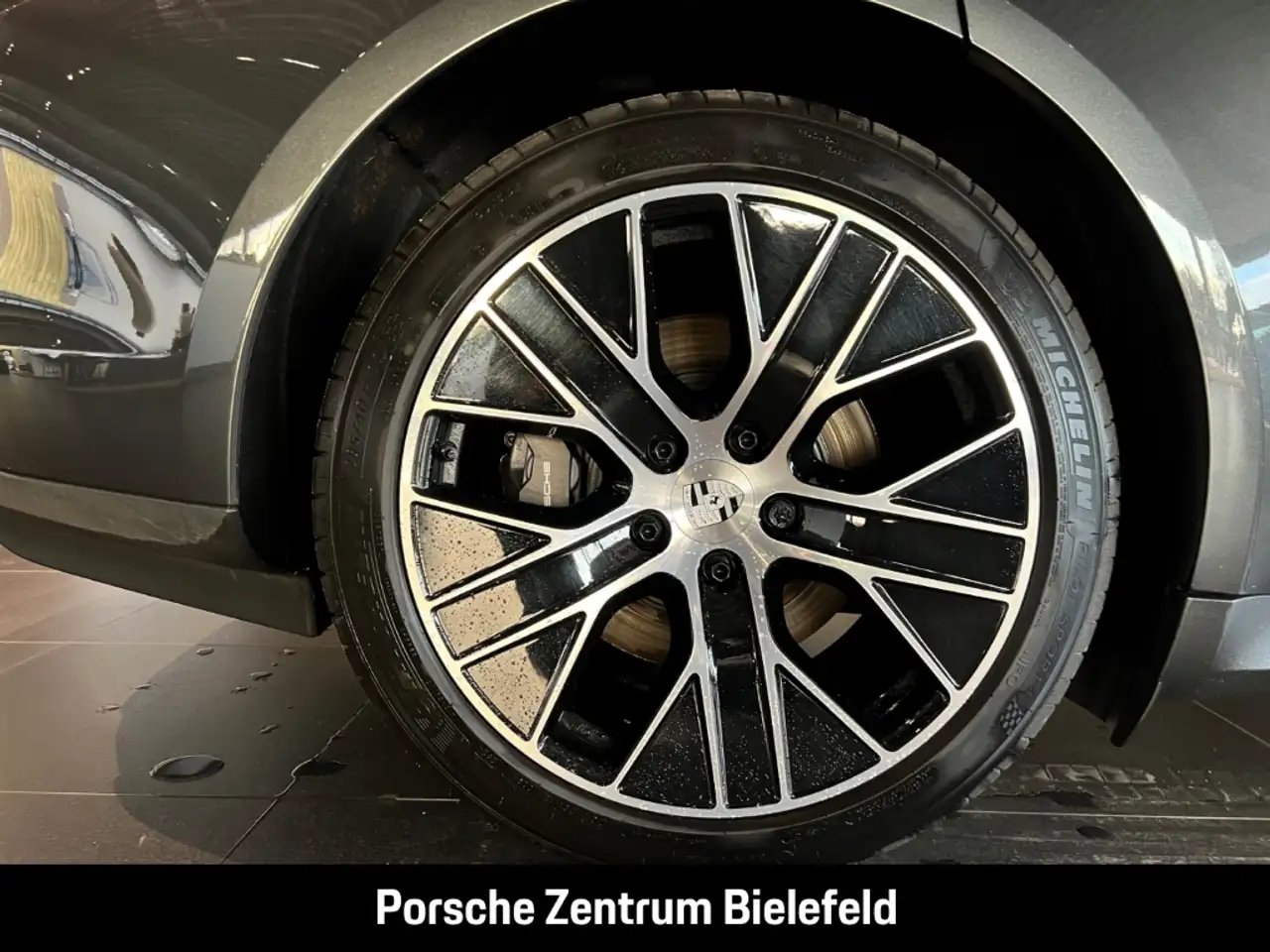 Porsche Taycan Sport Turismo Panoramadach BOSE 20-Zoll — معرض صور السيارة 16