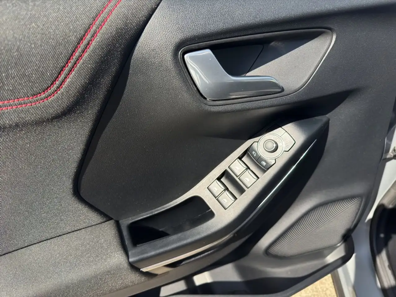 Ford Puma 1.0 EcoBoost Hybrid Aut. ST-LINE — Galerie du véhicule 10