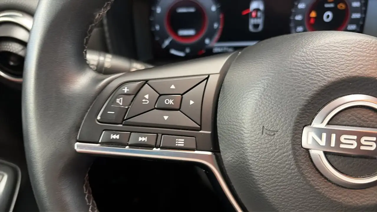 Nissan Juke 1.0 DIG-T N-Connecta 4x2 114 — Vehicle gallery 26