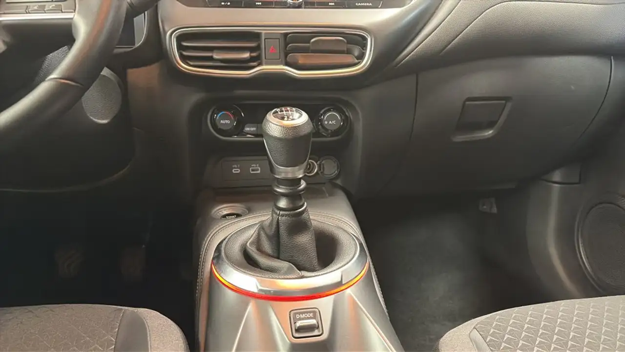 Nissan Juke 1.0 DIG-T N-Connecta 4x2 114 — Vehicle gallery 28