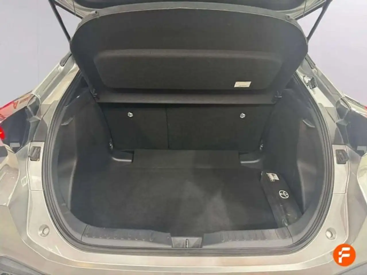 Toyota C-HR 140H Advance — معرض صور السيارة 25