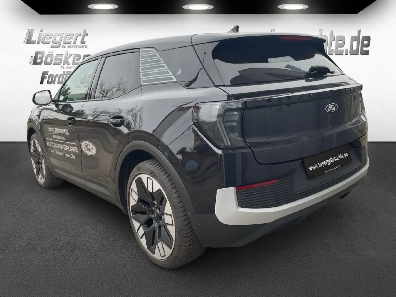Ford Sonstige Premium RWD — معرض صور السيارة 2