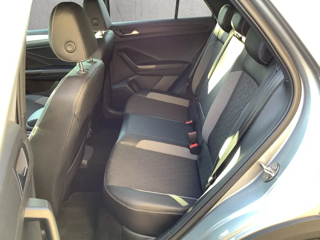Volkswagen T-Roc 1.5 TSI Goal DSG — معرض صور السيارة 22