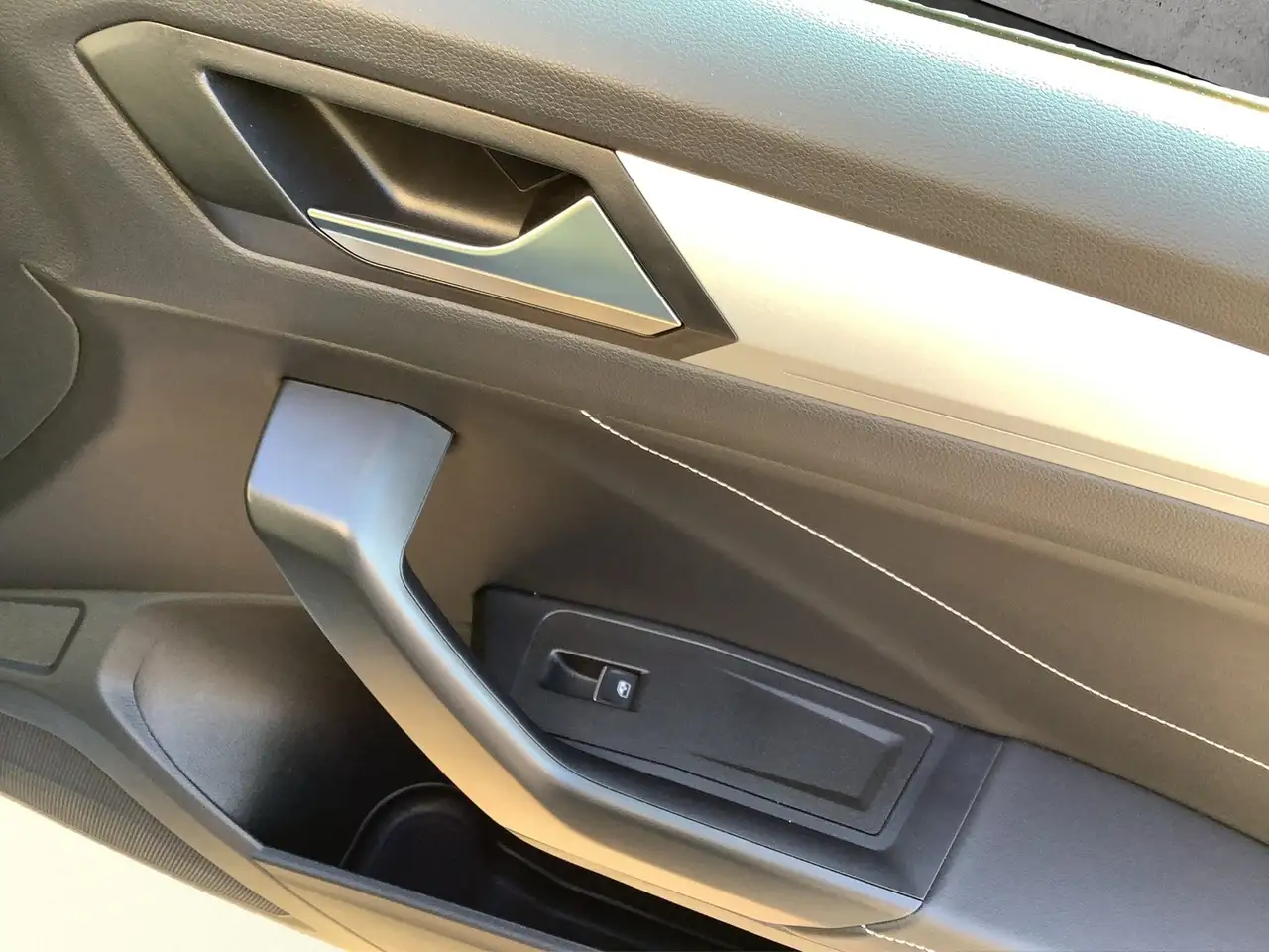 Volkswagen T-Roc 1.5 TSI Goal DSG — معرض صور السيارة 20
