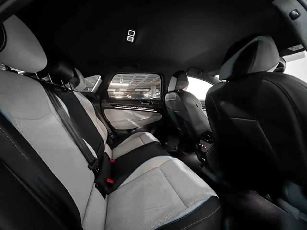 Volkswagen ID.7 Pro 82 kWh 210 kW (286 CV) (ED23QK13) — معرض صور السيارة 11
