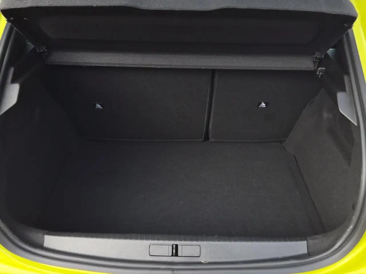 Peugeot 208 Hybrid 100 Active THP 1.2 110 Allure Automatik — Galerie du véhicule 7