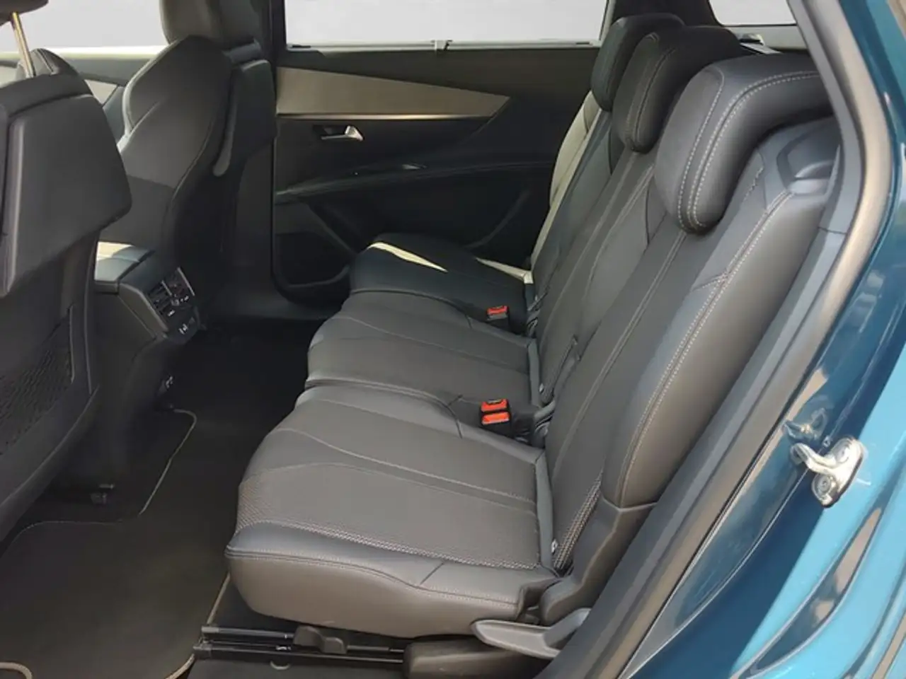 Peugeot 5008 Hybrid 136 GT PANO NAVI PDC SHZ KAMERA KLIMAAT — معرض صور السيارة 15