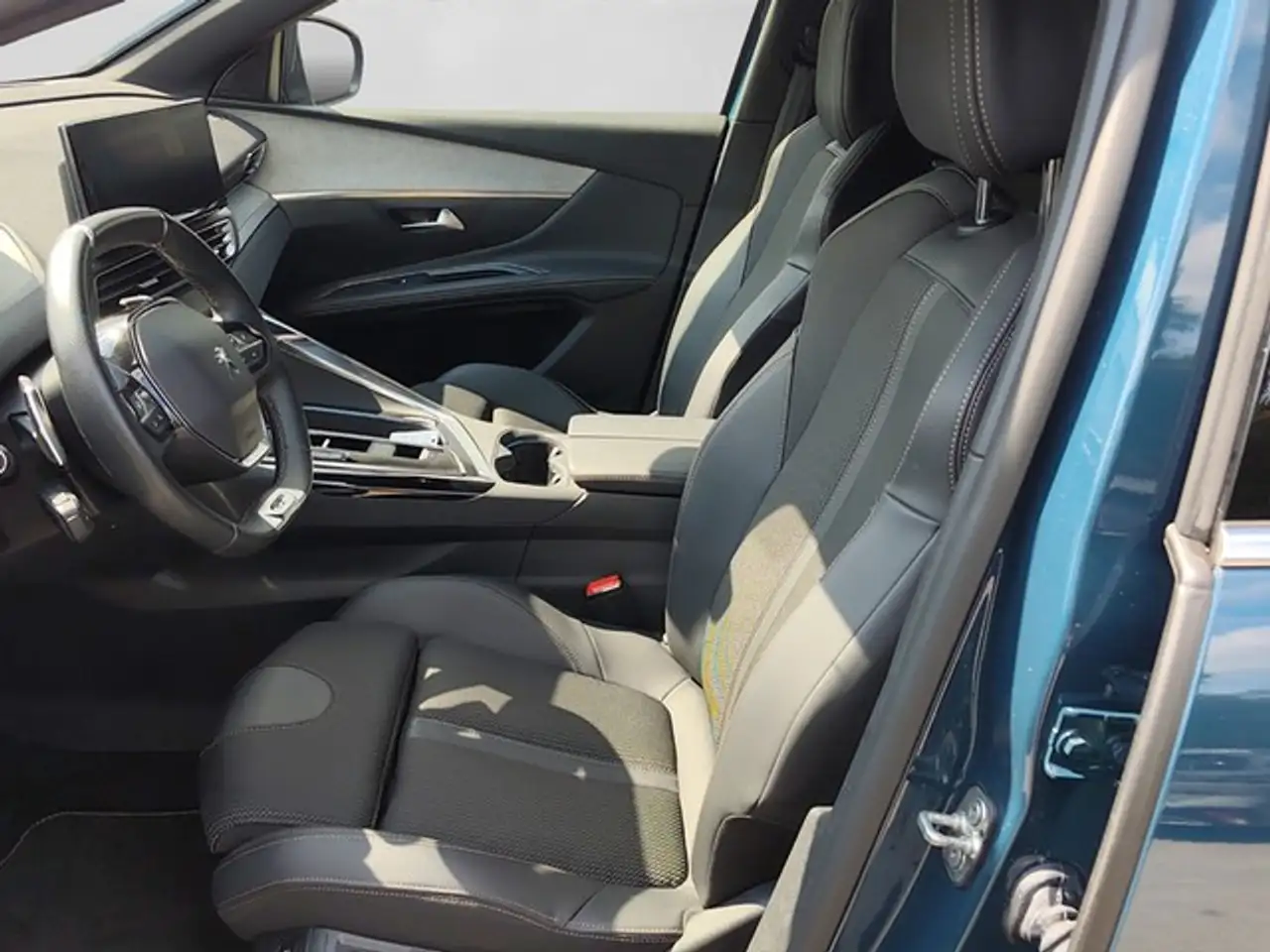 Peugeot 5008 Hybrid 136 GT PANO NAVI PDC SHZ KAMERA KLIMAAT — معرض صور السيارة 8