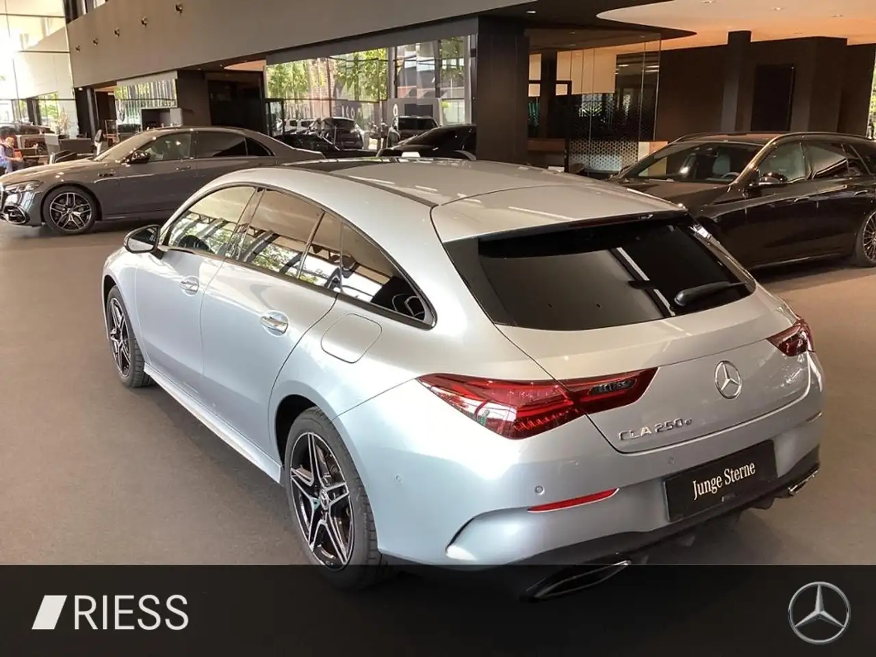 Mercedes-Benz CLA 250 e SB AMG SPORT PANO AHK DISTRO KEYLESS — Vehicle gallery 10