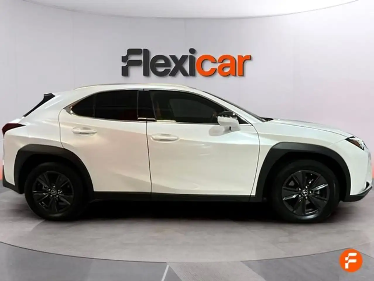 Lexus UX 250h Luxury 2WD — Vehicle gallery 9