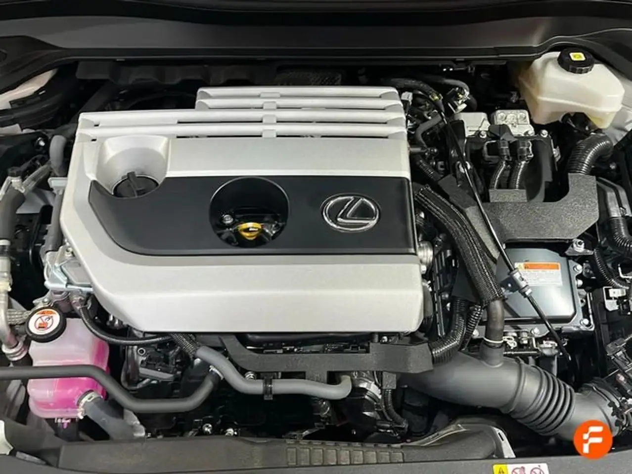 Lexus UX 250h Luxury 2WD — Vehicle gallery 25