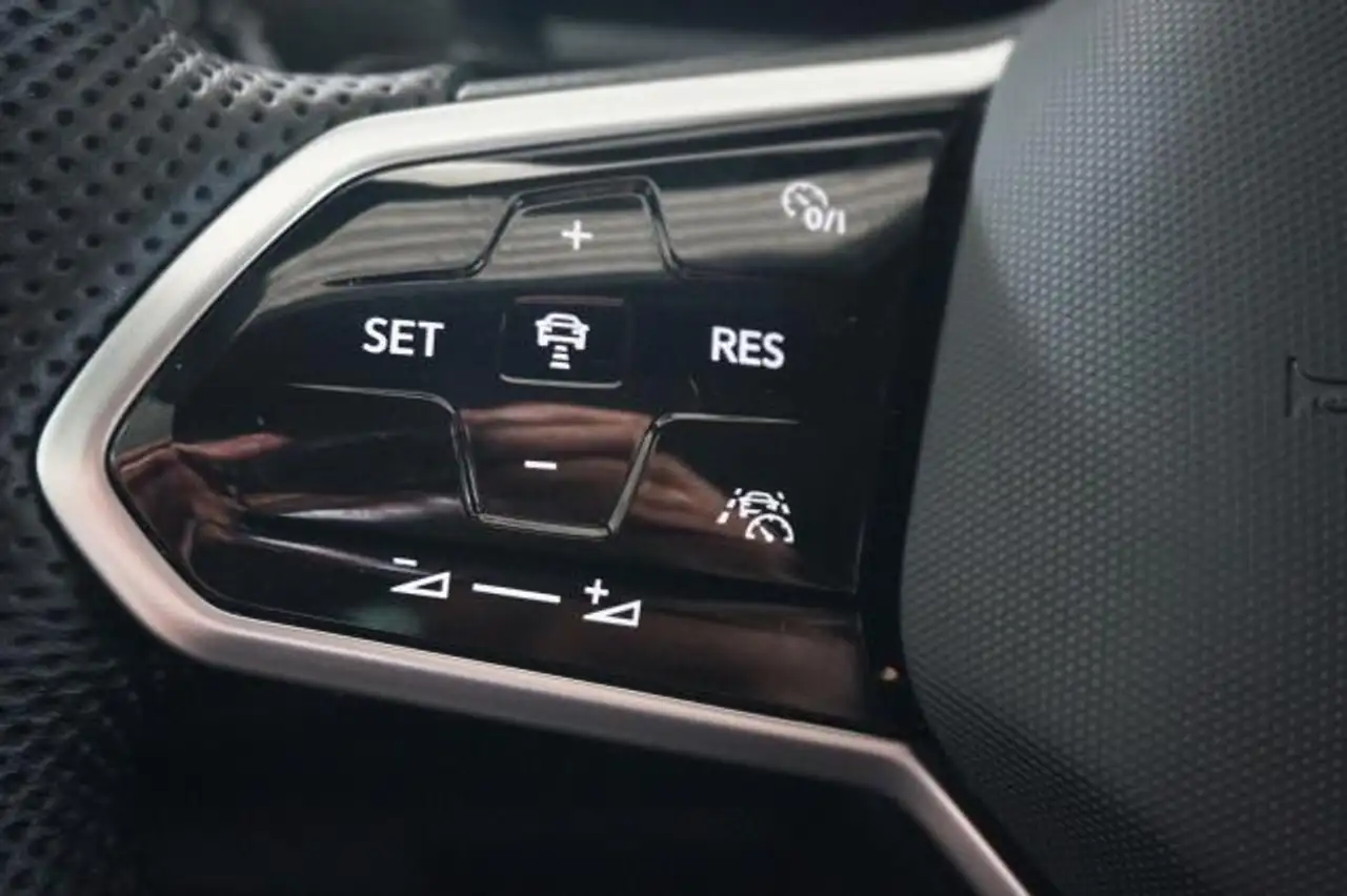 Volkswagen Tiguan TIGUAN ALLSPACE 245 PS R-LINE BLACK PANO AHK 7S E — معرض صور السيارة 28