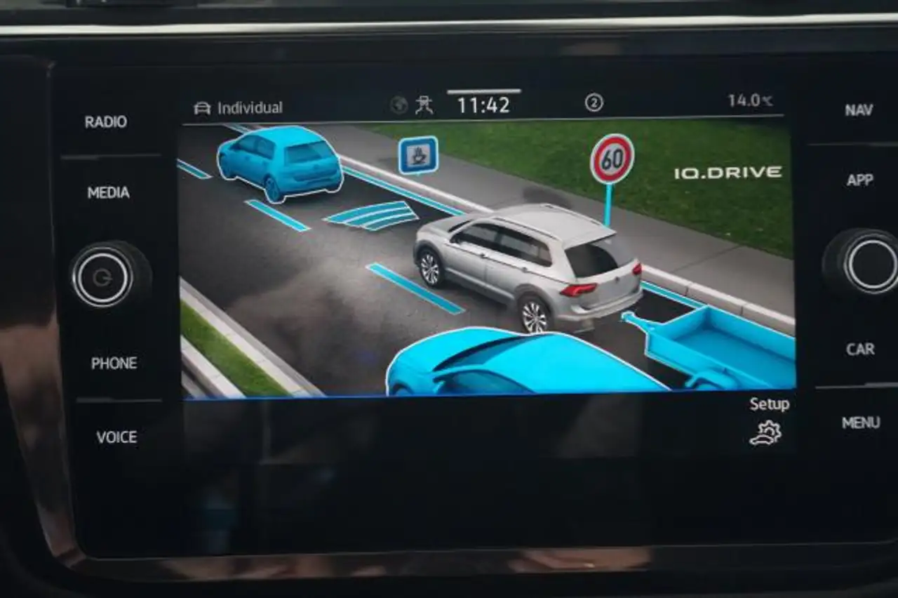 Volkswagen Tiguan TIGUAN ALLSPACE 245 PS R-LINE BLACK PANO AHK 7S E — معرض صور السيارة 20