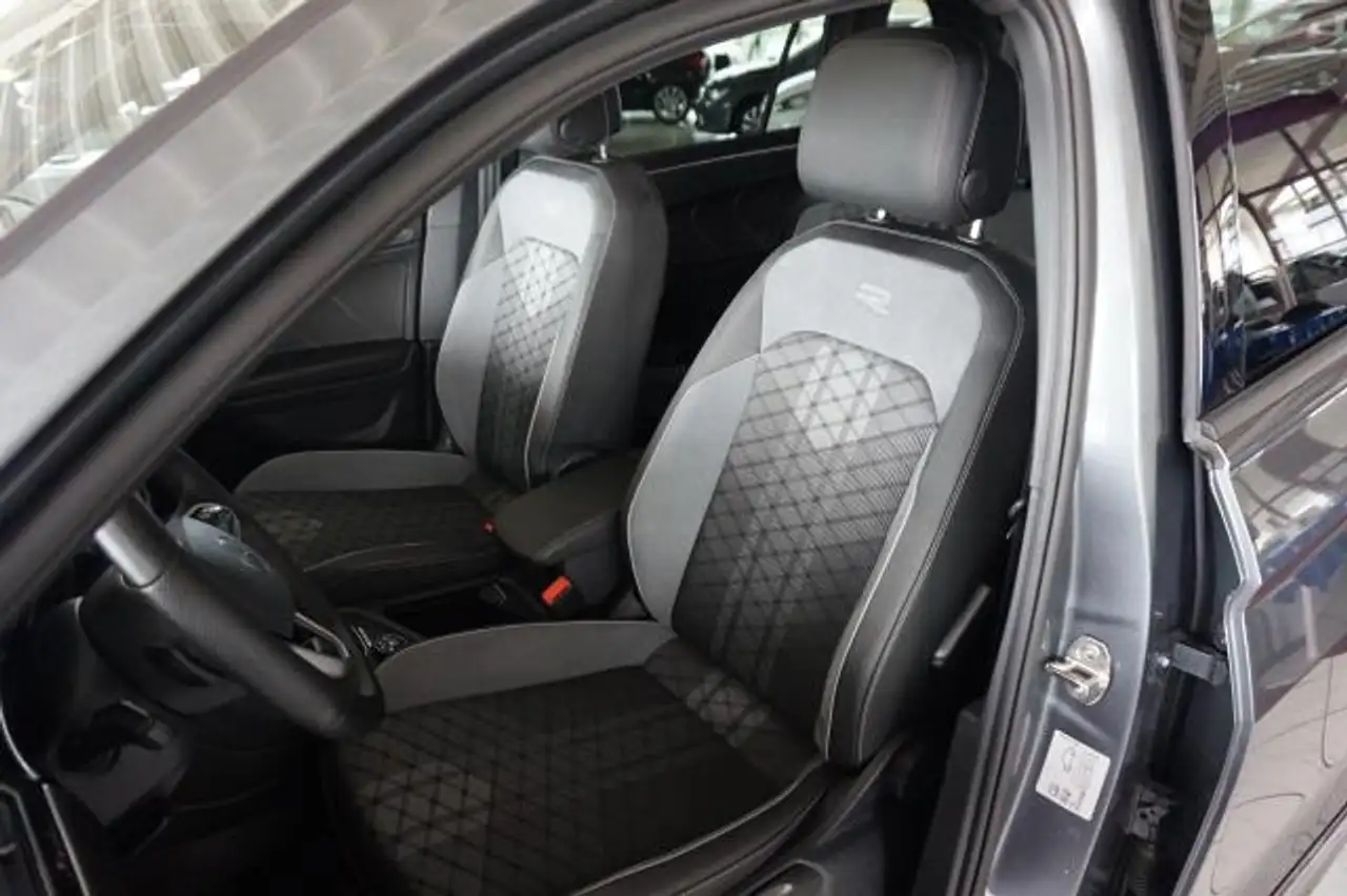 Volkswagen Tiguan TIGUAN ALLSPACE 245 PS R-LINE BLACK PANO AHK 7S E — معرض صور السيارة 8