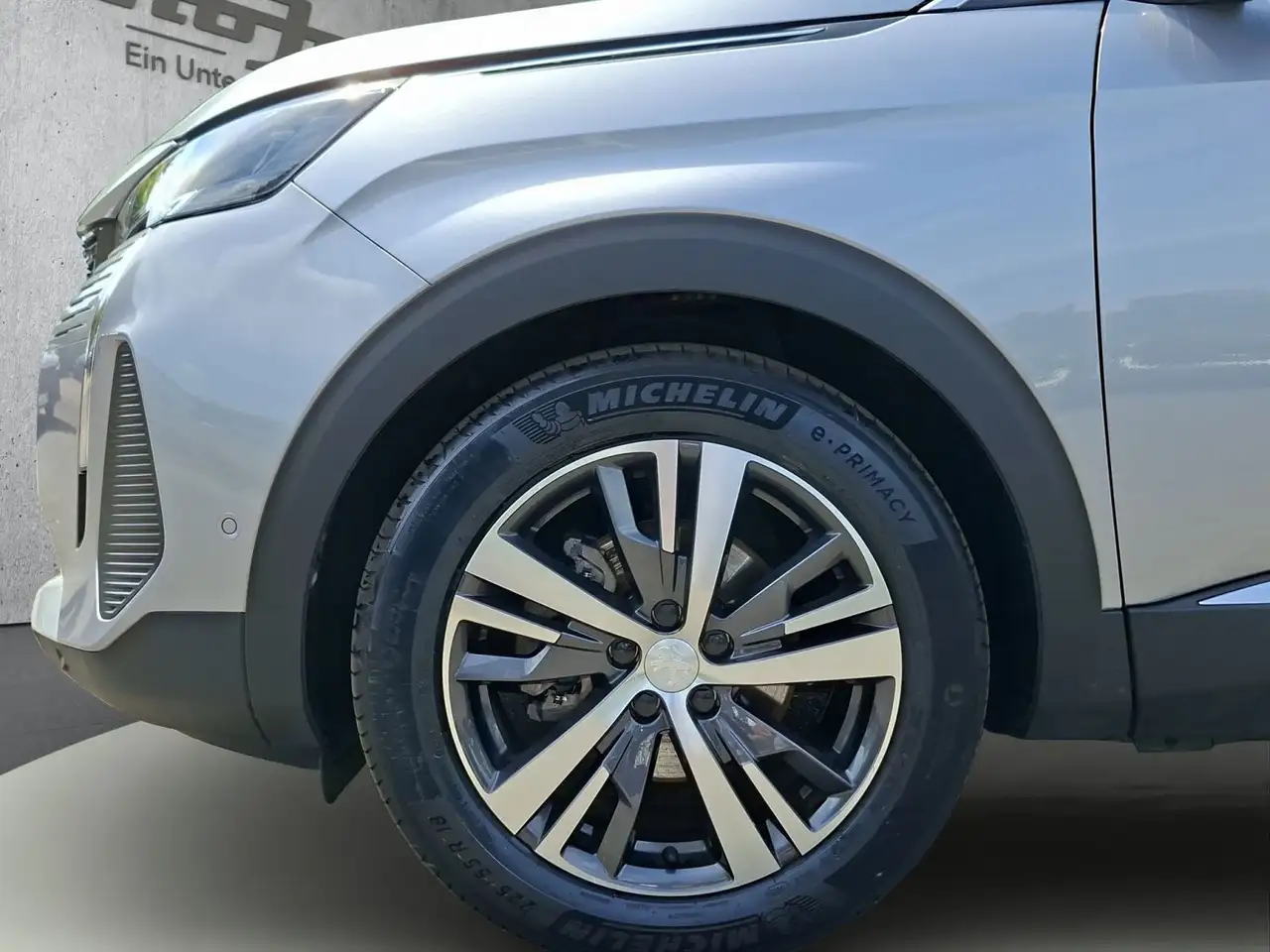 Peugeot 5008 1.2 Hybrid 136 Allure Pack — Vehicle gallery 20