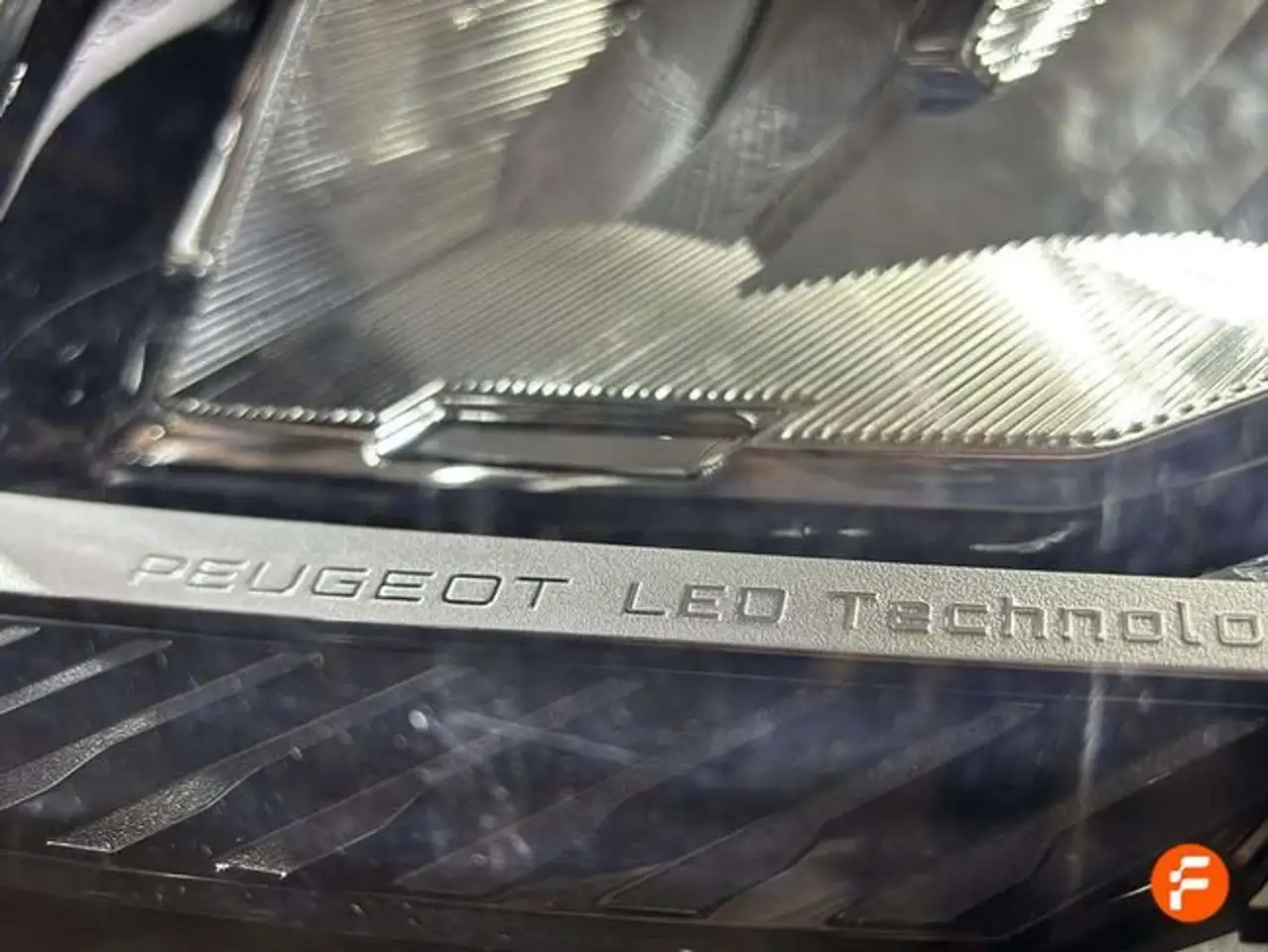 Peugeot 308 1.2 PureTech S&S Allure 130 — Galerie du véhicule 24