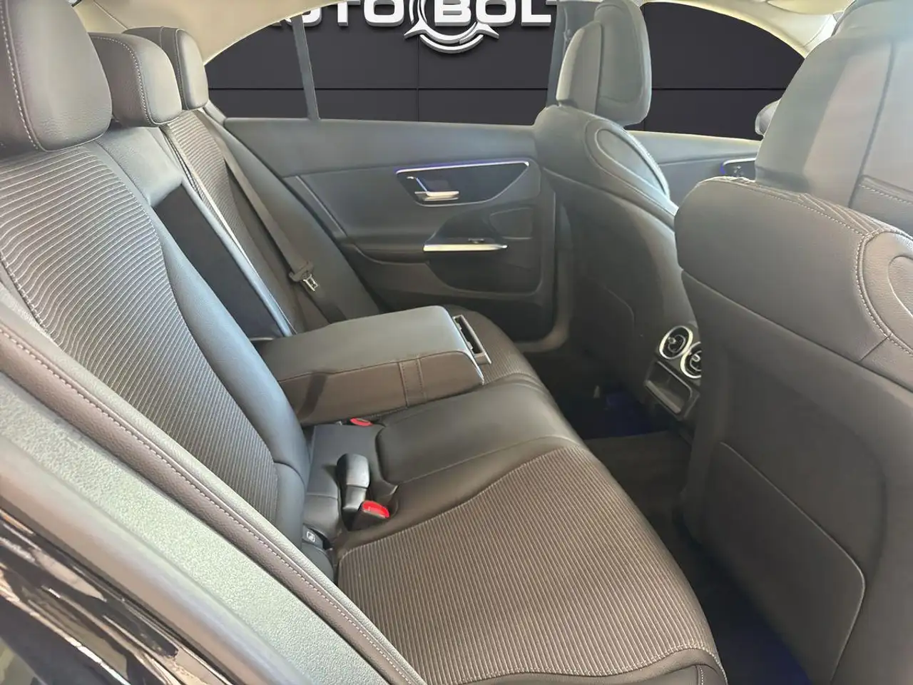 Mercedes-Benz C 180 ENp 58000 Avantgarde Adv Pano 360 KGo — معرض صور السيارة 13