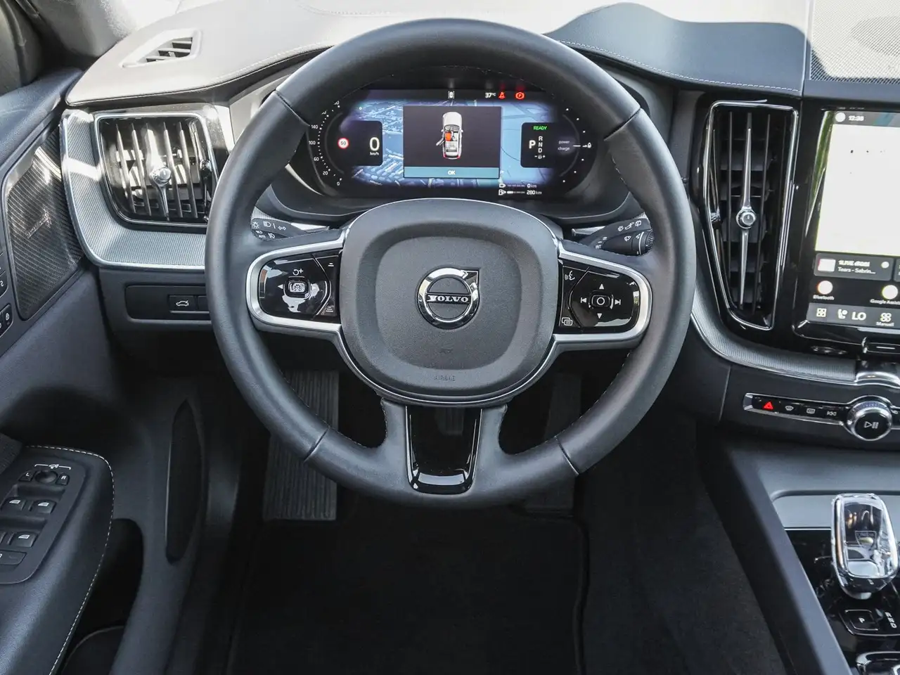 Volvo XC60 T8 AWD Black Edition Ultra Plug-in Hybrid — معرض صور السيارة 12