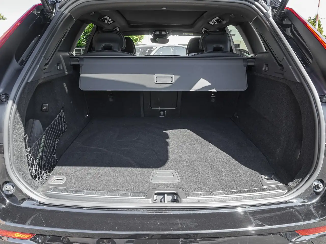 Volvo XC60 T8 AWD Black Edition Ultra Plug-in Hybrid — معرض صور السيارة 18