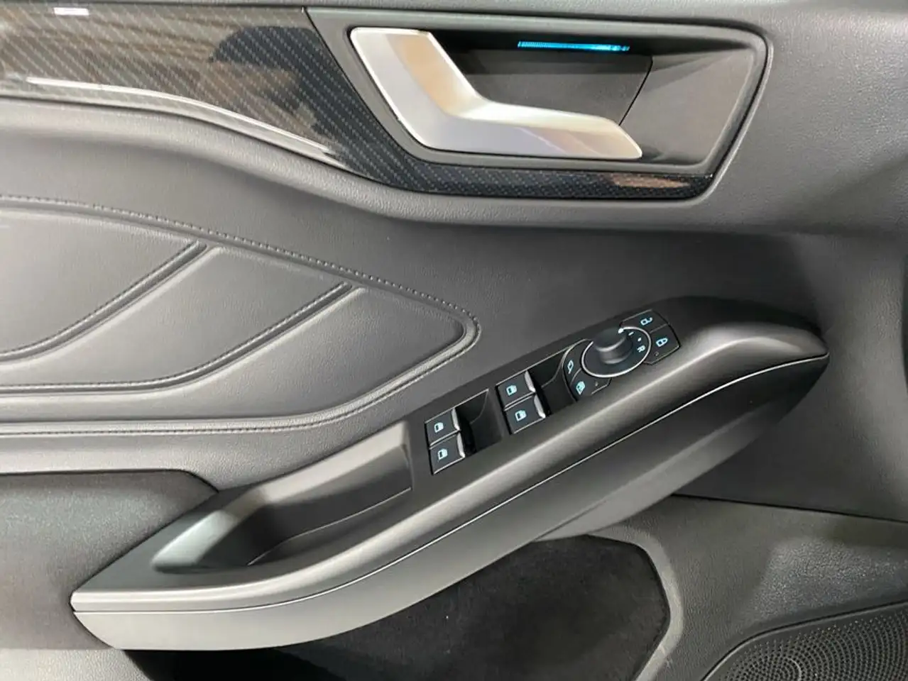 Ford Focus Turnier 1.0 EcoBoost Hybrid Aut. ST-LINE X — Vehicle gallery 16