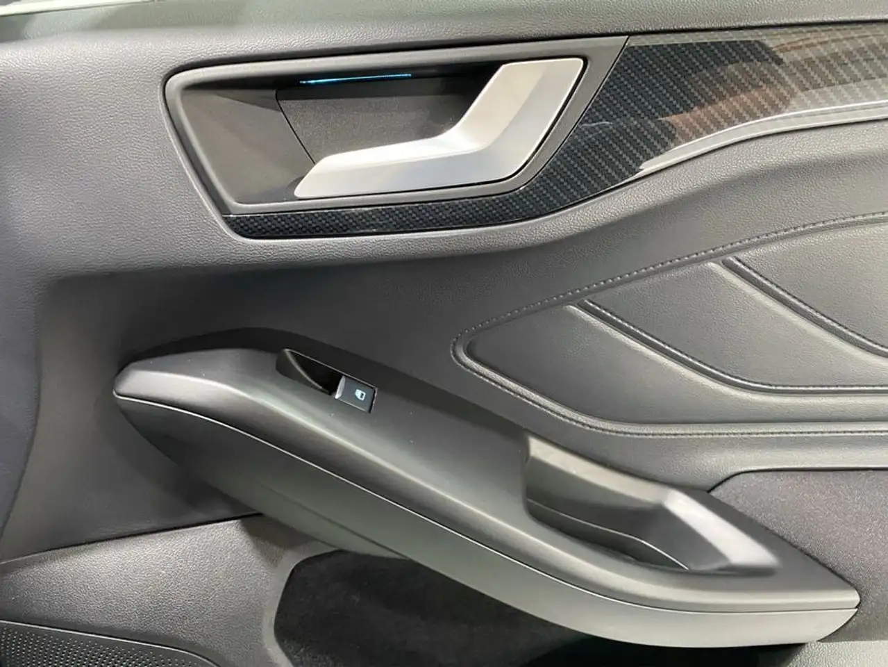Ford Focus Turnier 1.0 EcoBoost Hybrid Aut. ST-LINE X — Vehicle gallery 19