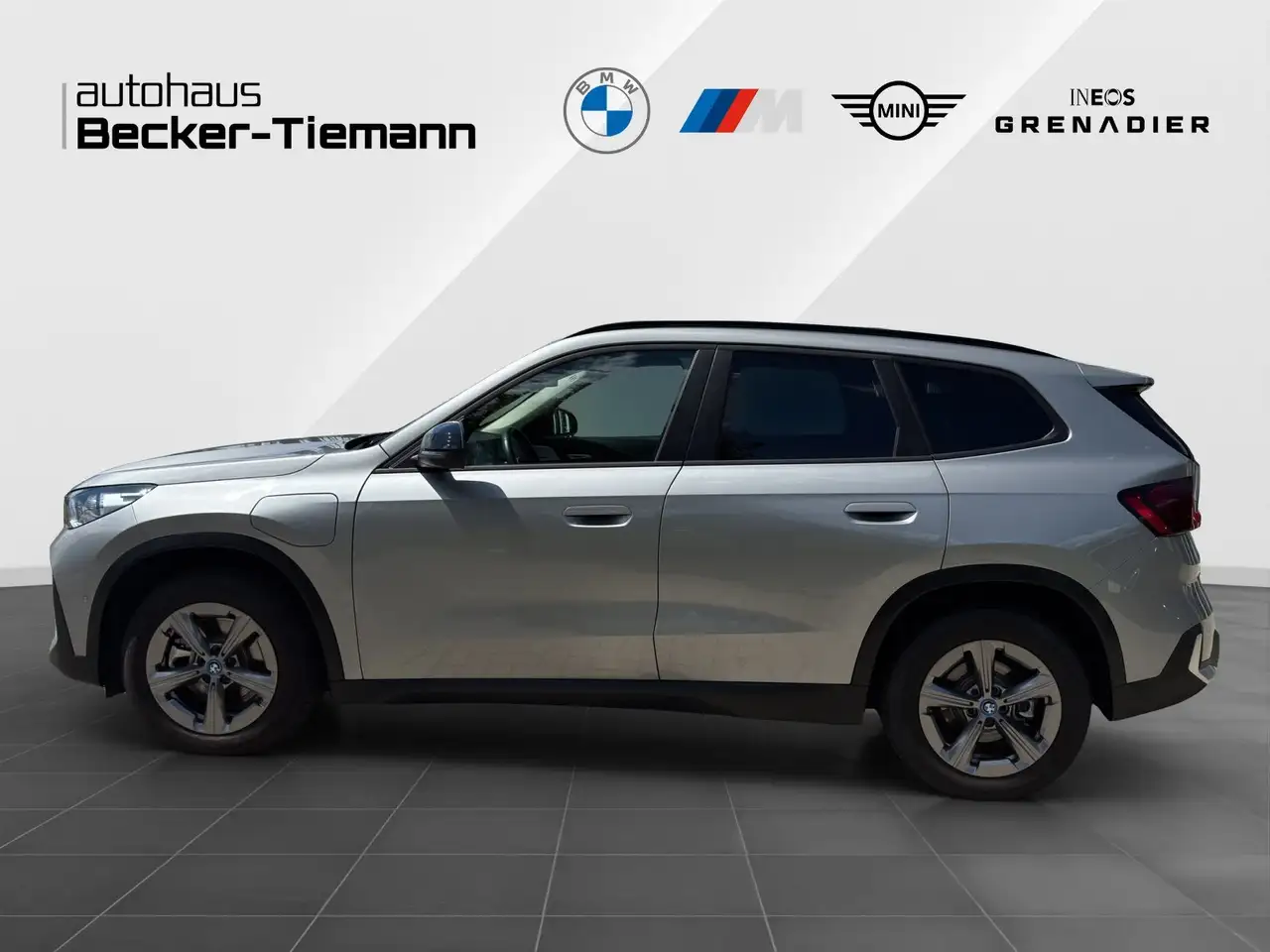 BMW X1 xDrive25e 17" / AHK / DrivAssProf / Harman Kardon — Vehicle gallery 3