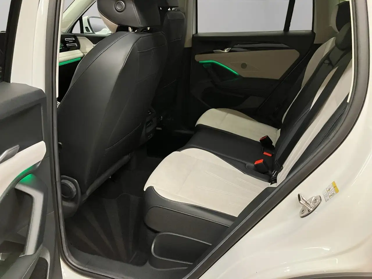 Volkswagen Tiguan 1.5 eTSI DSG Elegance ACC Kamera — معرض صور السيارة 14