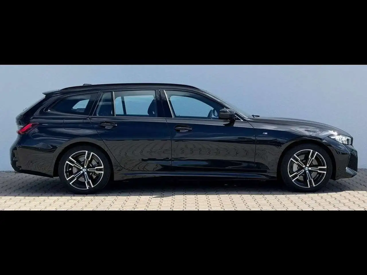 BMW 330 i Touring xDrive M Sport — معرض صور السيارة 3