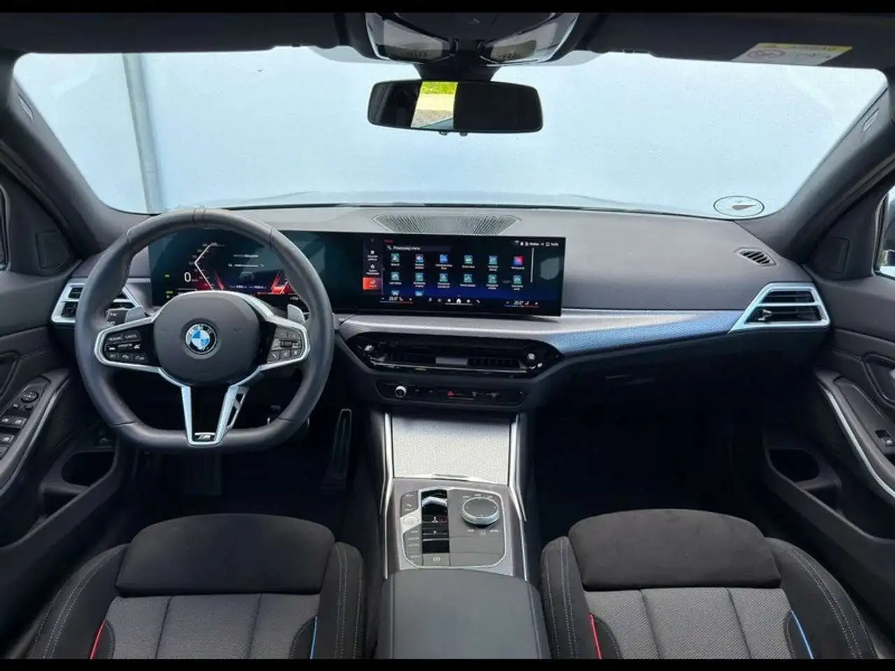 BMW 330 i Touring xDrive M Sport — معرض صور السيارة 7