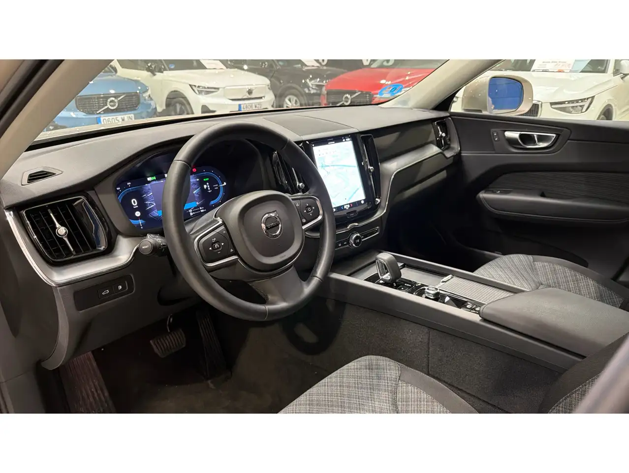 Volvo XC60 T6 Recharge Core — Galerie du véhicule 4