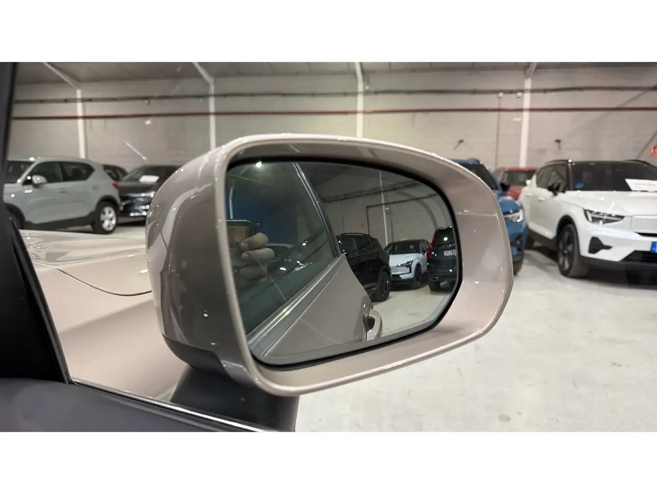Volvo XC60 T6 Recharge Core — Galerie du véhicule 30