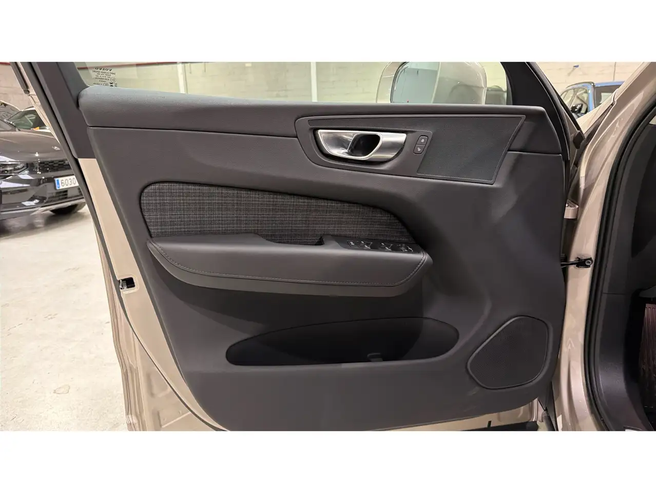 Volvo XC60 T6 Recharge Core — Galerie du véhicule 27