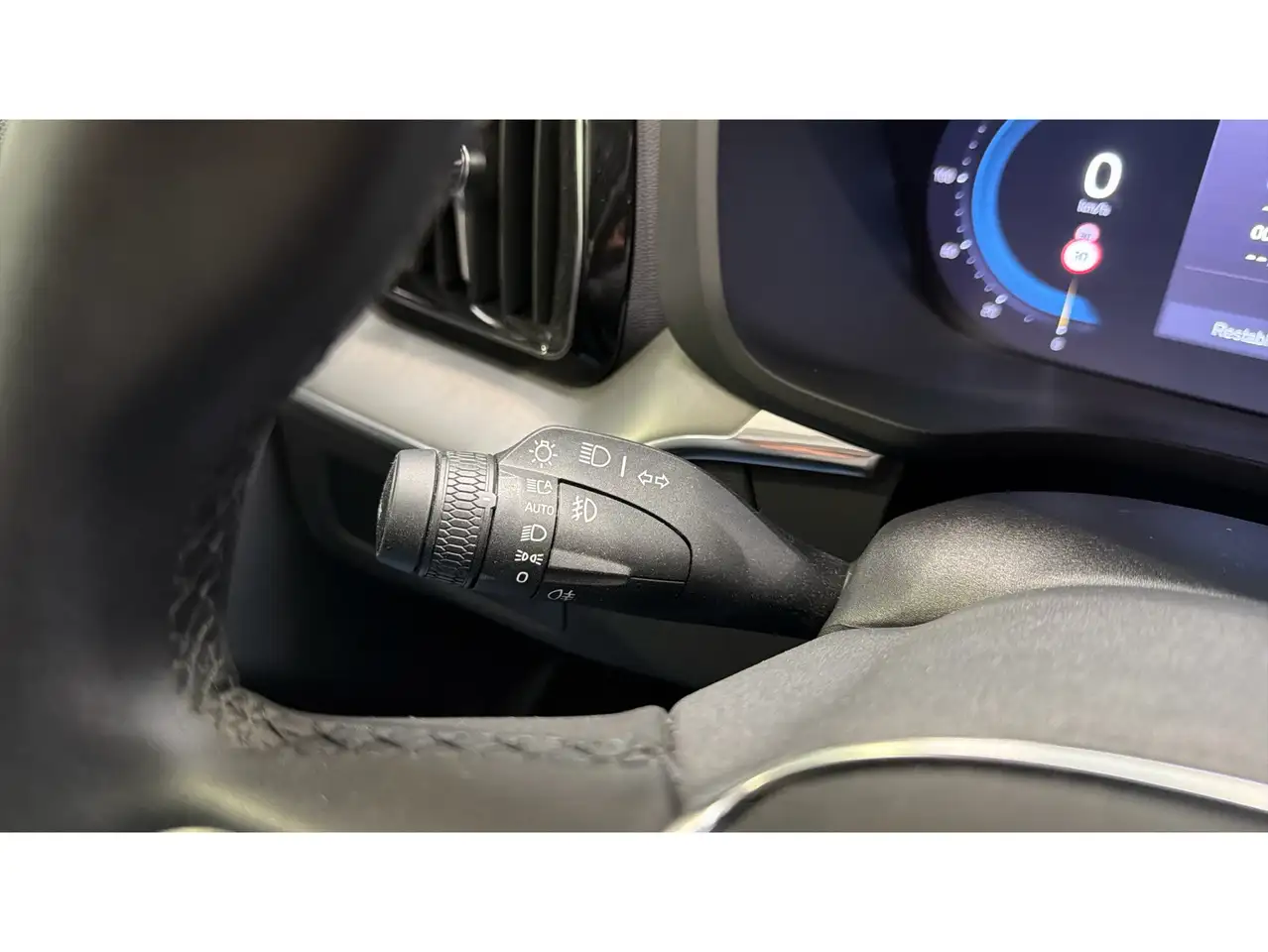 Volvo XC60 T6 Recharge Core — Galerie du véhicule 19