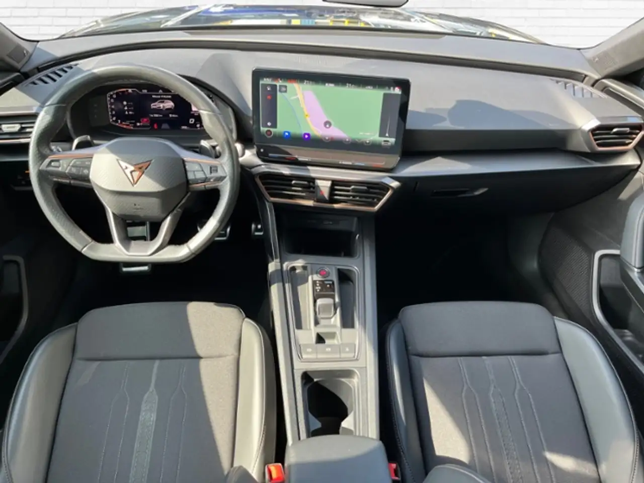 CUPRA Leon Sportstourer VZ 2.0 TSI DSG KLIMA LED NAVI ALU — معرض صور السيارة 8