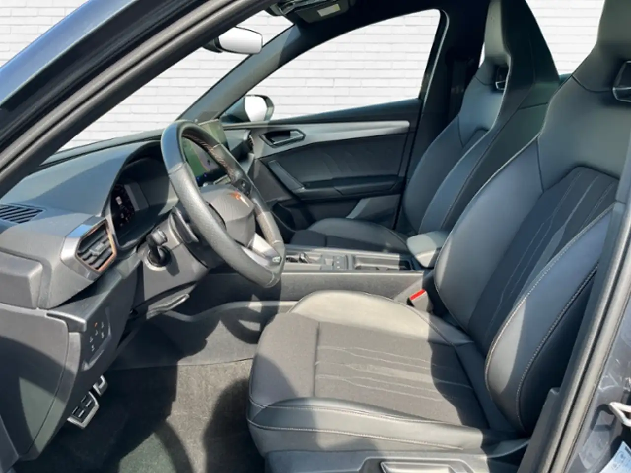 CUPRA Leon Sportstourer VZ 2.0 TSI DSG KLIMA LED NAVI ALU — معرض صور السيارة 9
