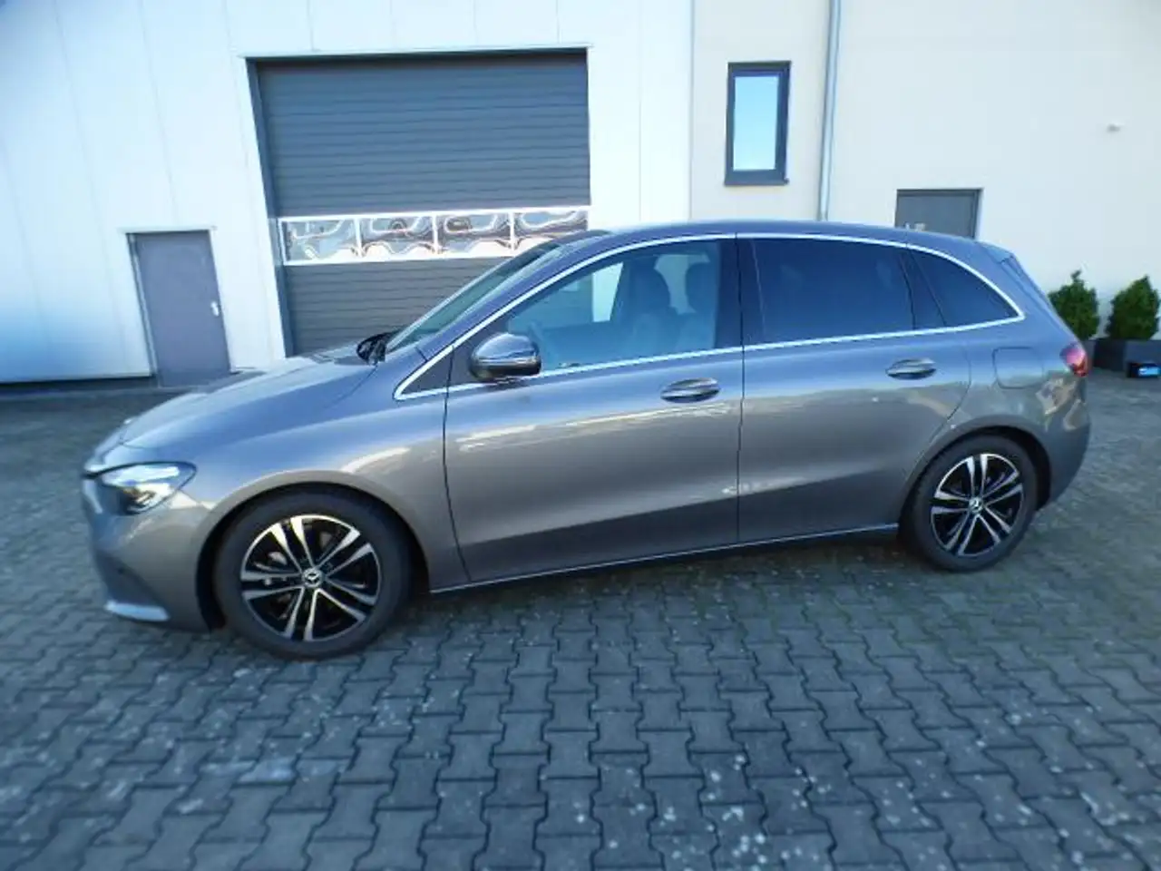 Mercedes-Benz B 200 B 200 Progressive Line Advanced Fahrassistenz-Paket Standheizung Fondsitzlängs verstellbar Memory Leder Verkehrszeichen — Galería del vehículo 24