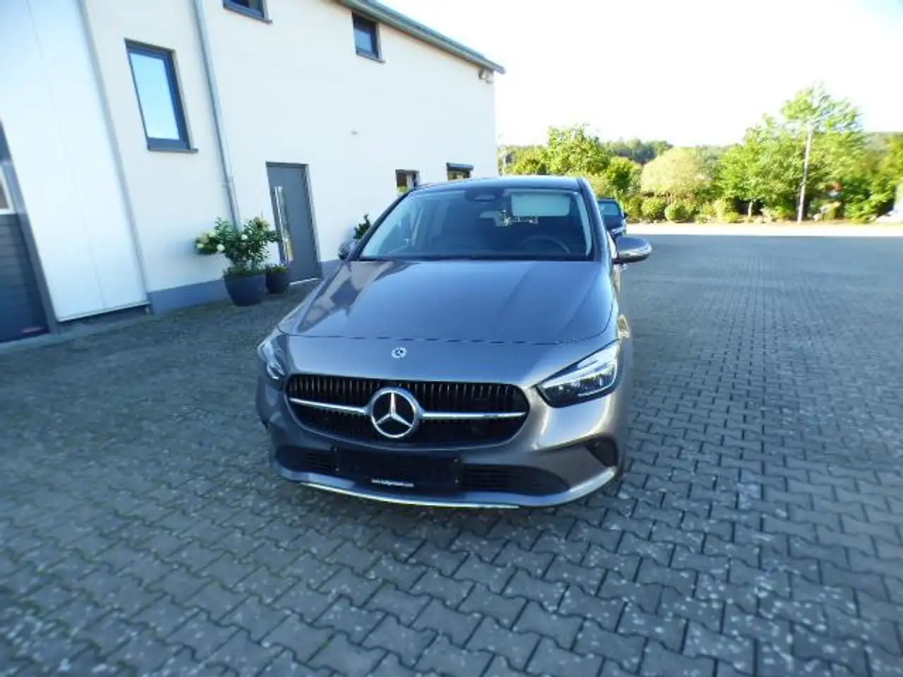 Mercedes-Benz B 200 B 200 Progressive Line Advanced Fahrassistenz-Paket Standheizung Fondsitzlängs verstellbar Memory Leder Verkehrszeichen — Galería del vehículo 4