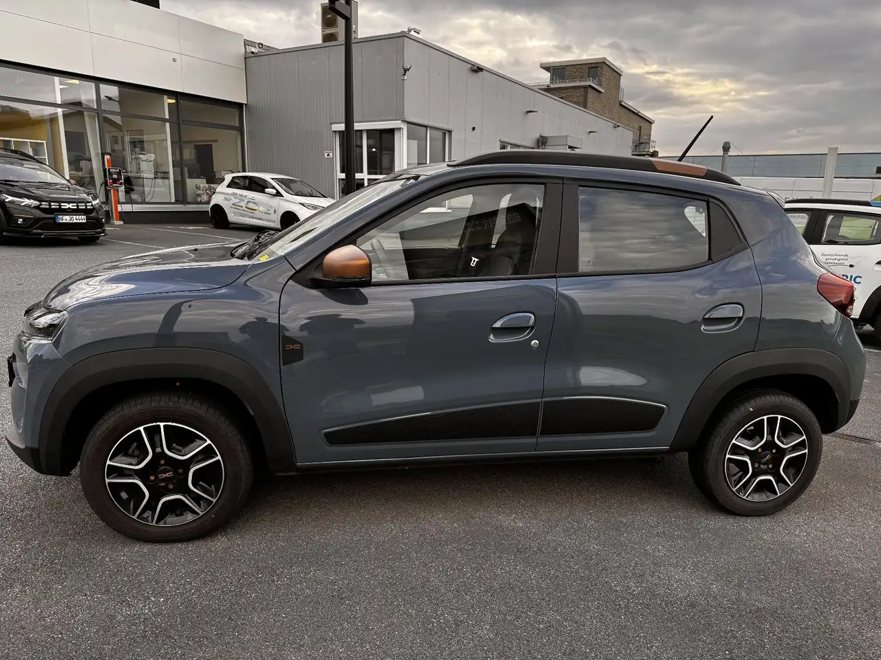 Dacia Spring EXTREME ELECTRIC 65 CCS+NAVI+RFK+PDC — Galerie du véhicule 2