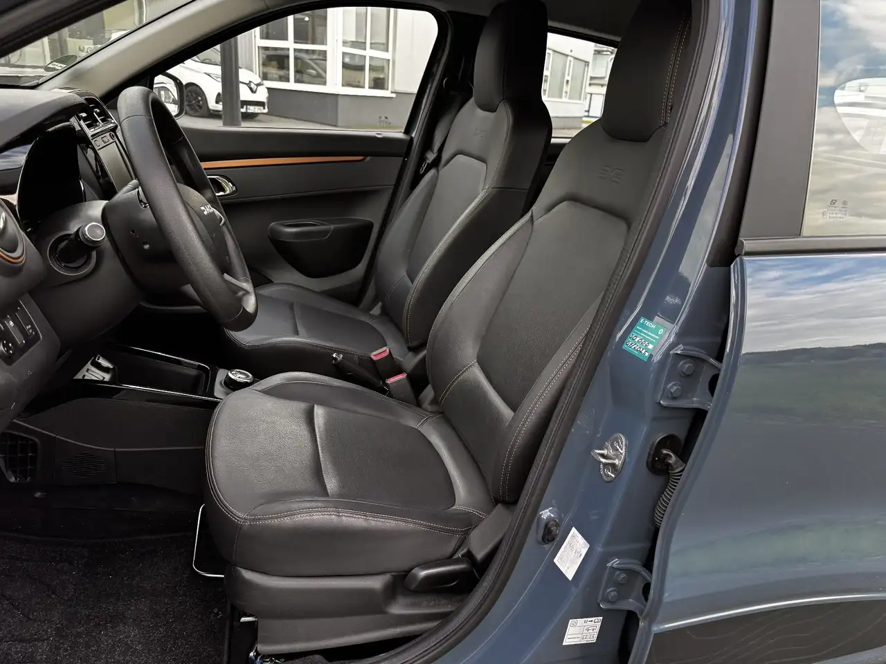 Dacia Spring EXTREME ELECTRIC 65 CCS+NAVI+RFK+PDC — Galerie du véhicule 13