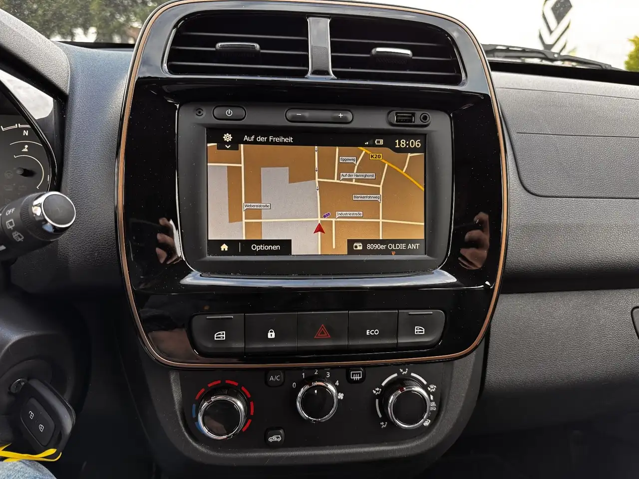 Dacia Spring EXTREME ELECTRIC 65 CCS+NAVI+RFK+PDC — Galerie du véhicule 17