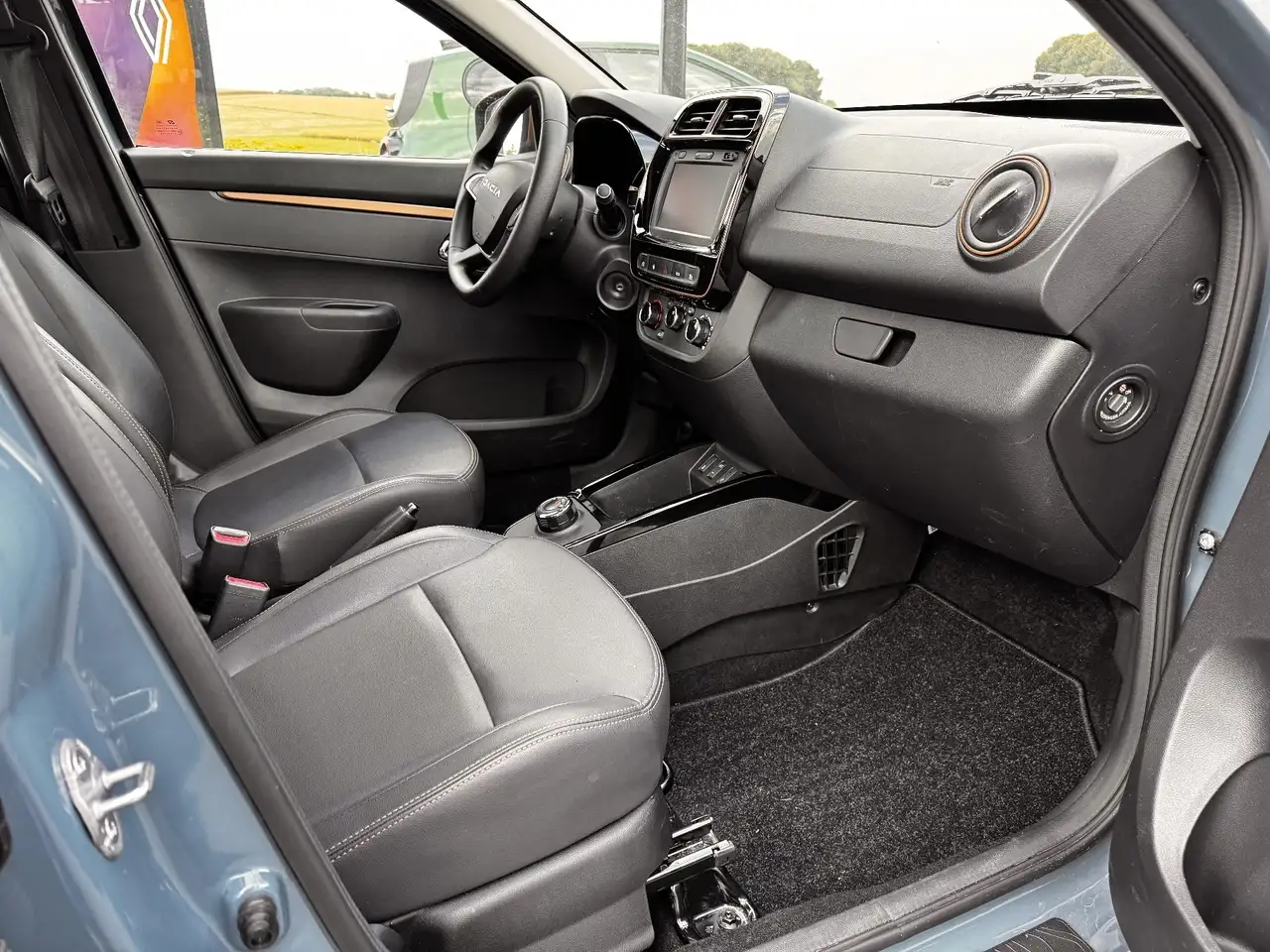 Dacia Spring EXTREME ELECTRIC 65 CCS+NAVI+RFK+PDC — Galerie du véhicule 8