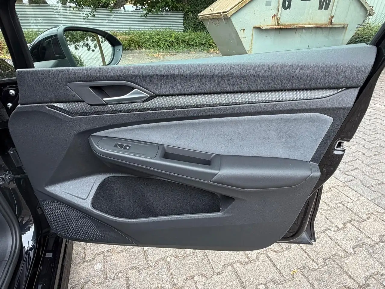 Volkswagen Golf eTSI OPF DSG R-Line Variant IQ ACC — Vehicle gallery 28