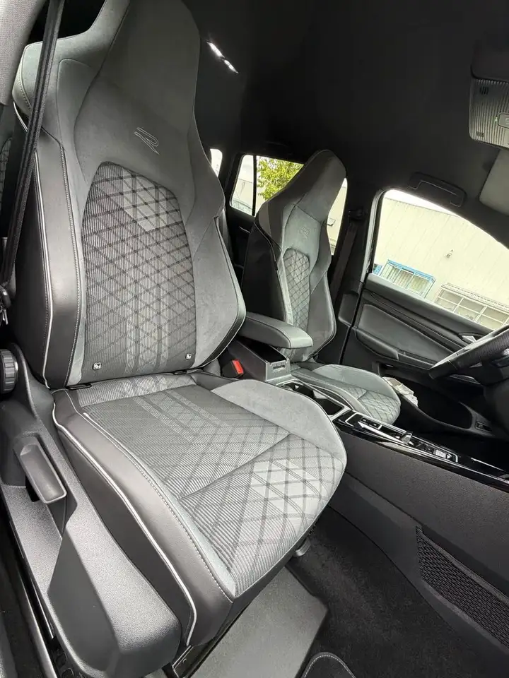 Volkswagen Golf eTSI OPF DSG R-Line Variant IQ ACC — Vehicle gallery 23