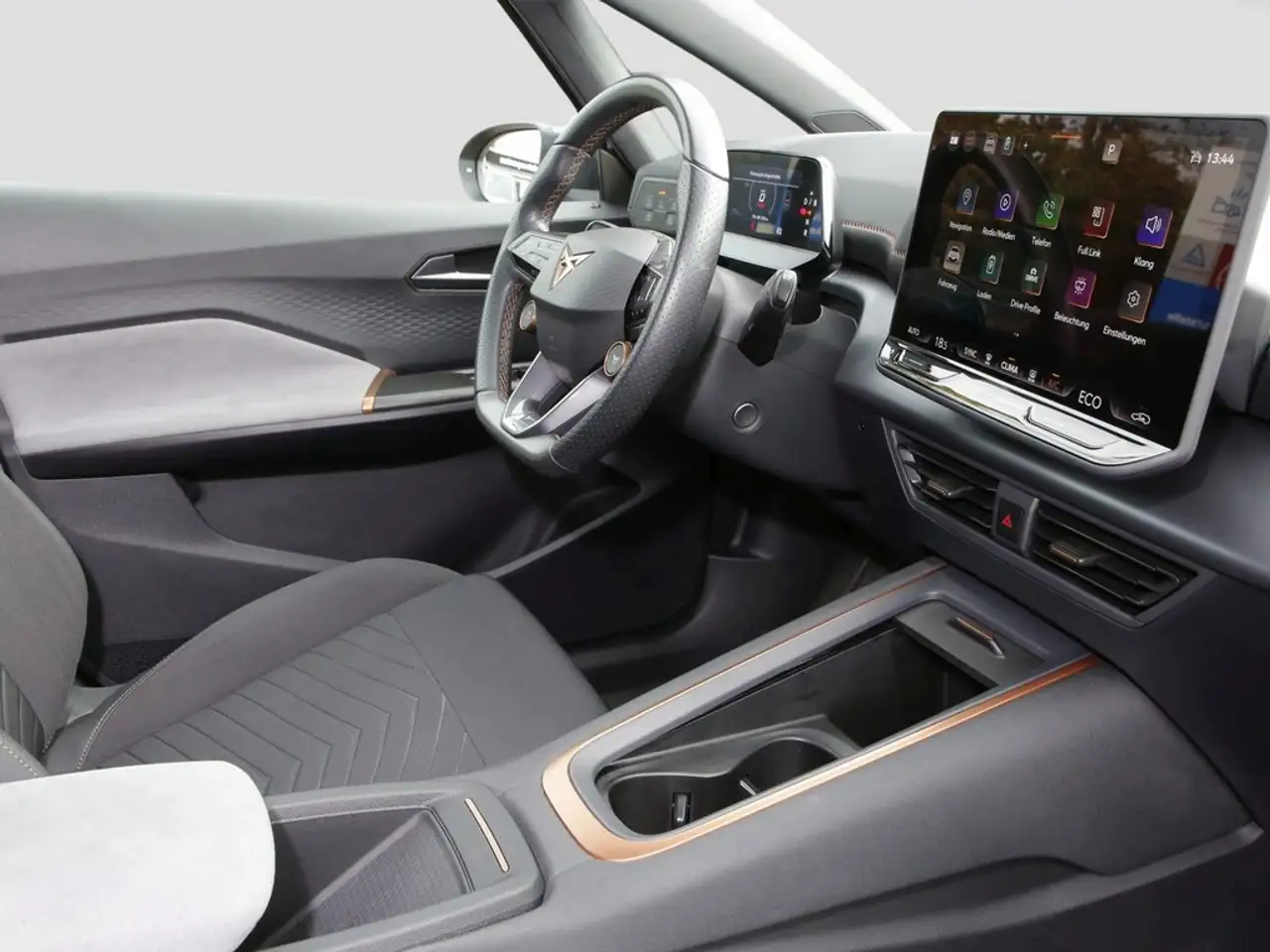 CUPRA Born 170KW e-Boost electric 19" Wired & Wireless App... — معرض صور السيارة 9