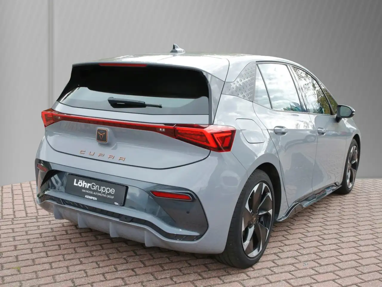 CUPRA Born 170KW e-Boost electric 19" Wired & Wireless App... — معرض صور السيارة 4