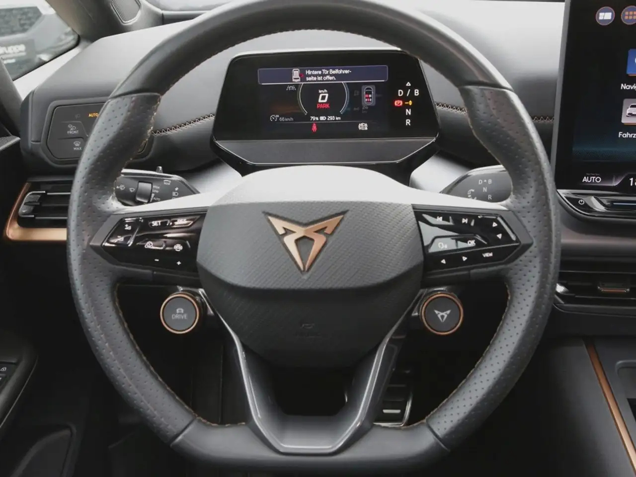 CUPRA Born 170KW e-Boost electric 19" Wired & Wireless App... — معرض صور السيارة 15