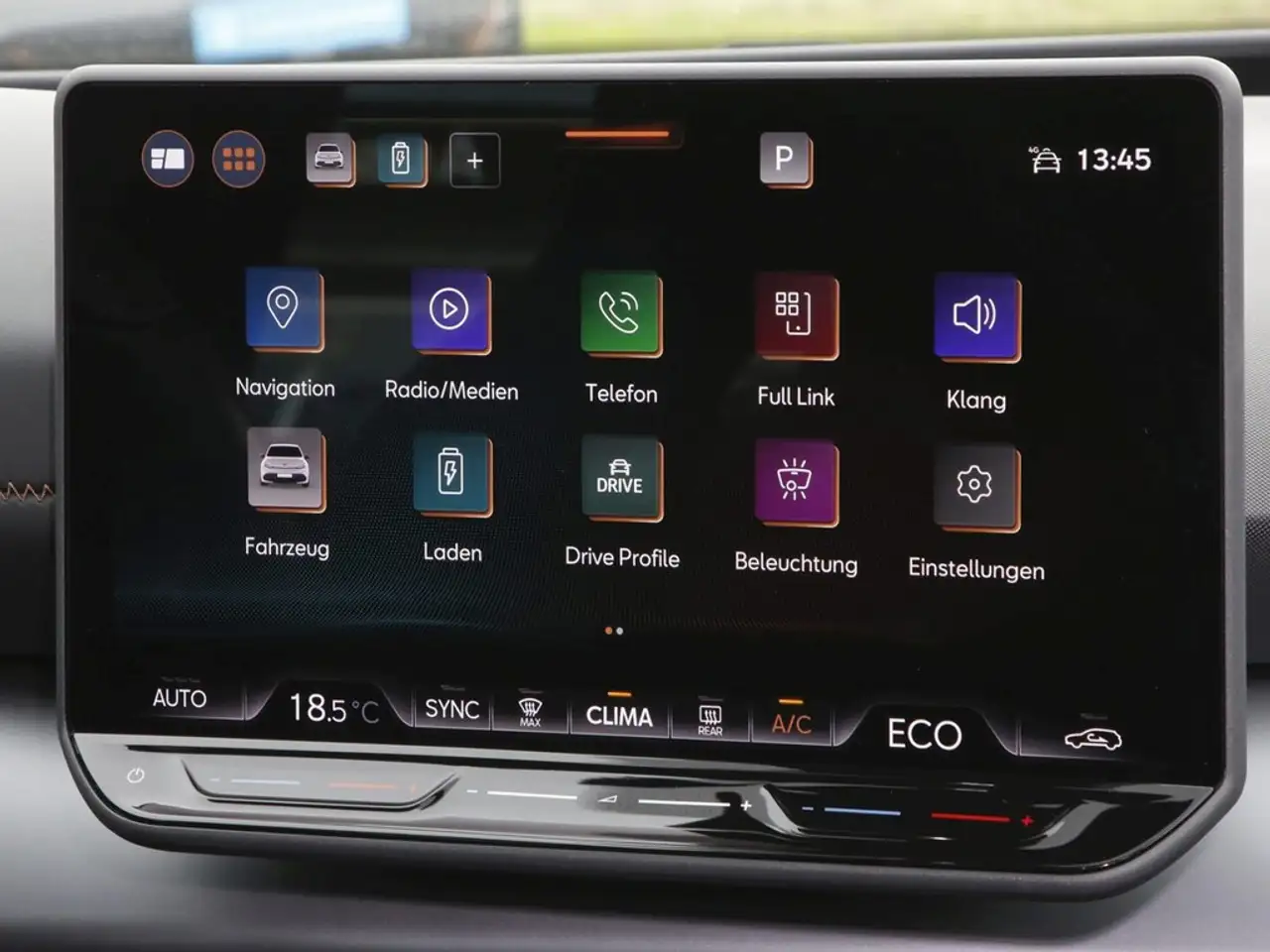 CUPRA Born 170KW e-Boost electric 19" Wired & Wireless App... — معرض صور السيارة 13